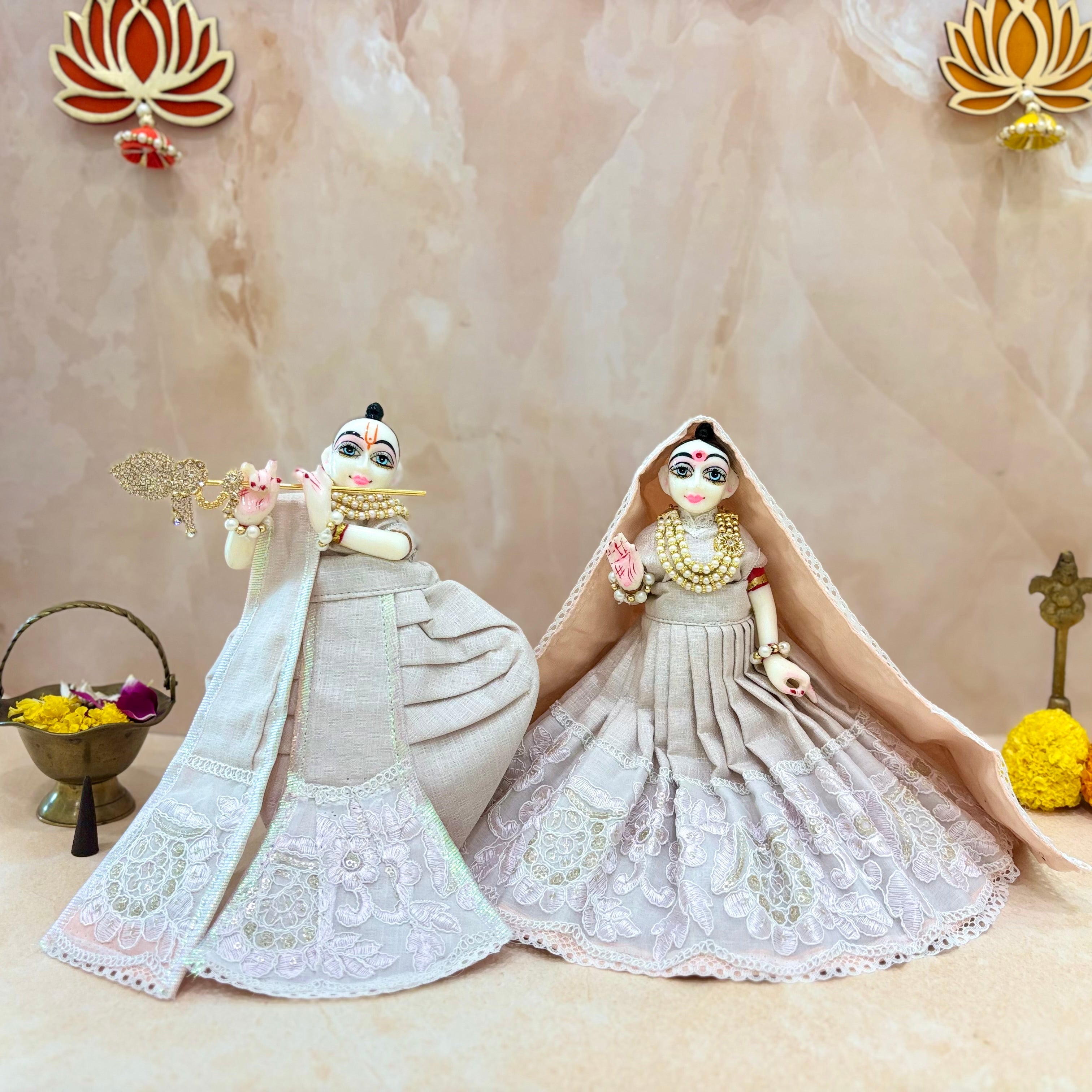 Shwet Preet Radhe Krishna Dress